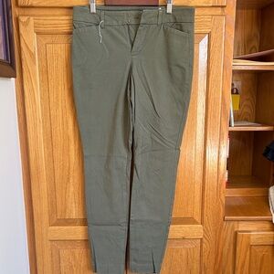Old Navy Women's Straight Leg Pants in Olive